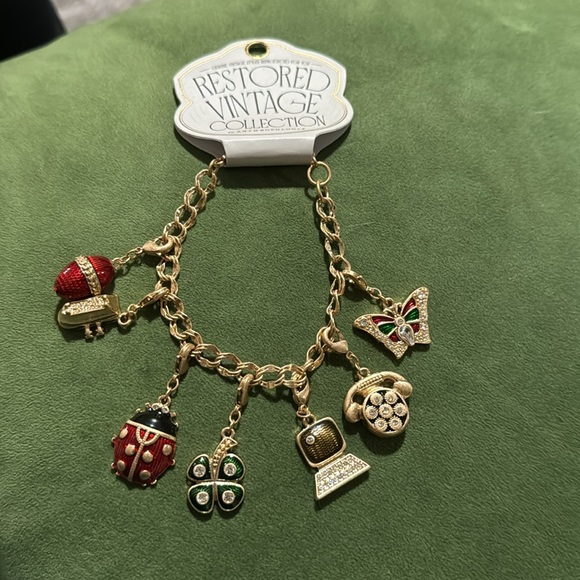NWT The restored vintage collection charm bracelet - Picture 4 of 4